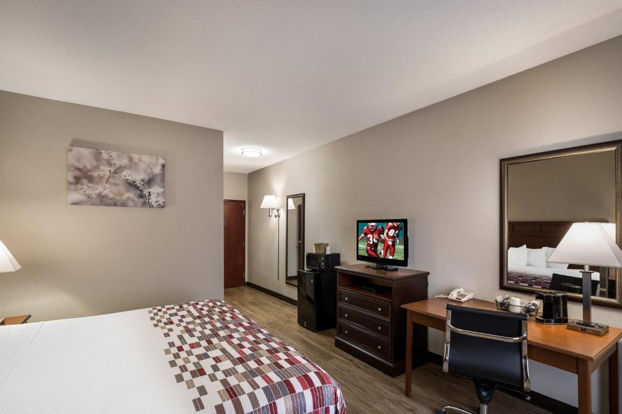 Red Roof Inn & Suites Bloomsburg - Mifflinville Exterior photo